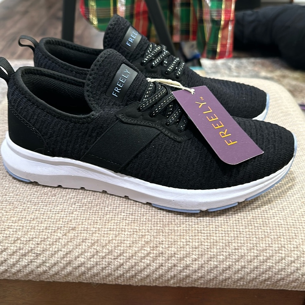 NWT Freely Lexi Black Size 7.5 Womens Shoe